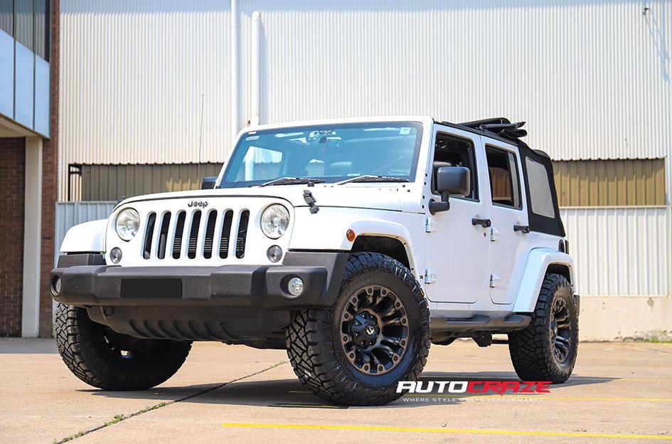 JEEP-WRANGLER-VAPOR-BLACK-MACHINED-WITH-DARK-TINT